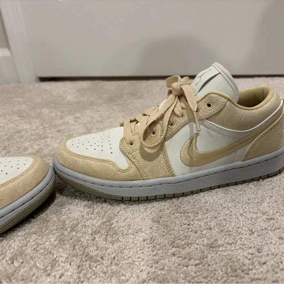 Jordan Air Sneakers in sand and White - Picture 4 of 9